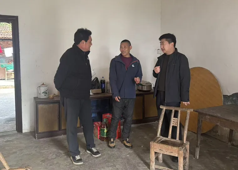 俊丰集团春季慰问扶贫村