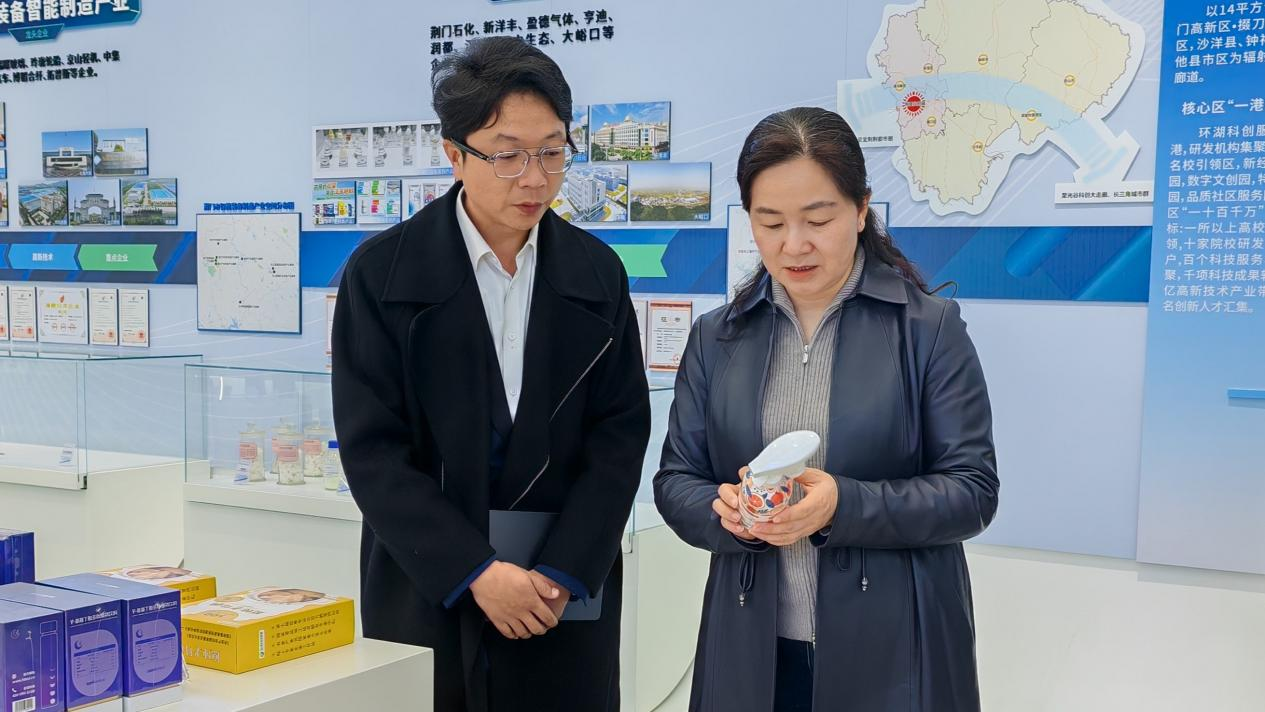 徐莉市长调研离岸中心